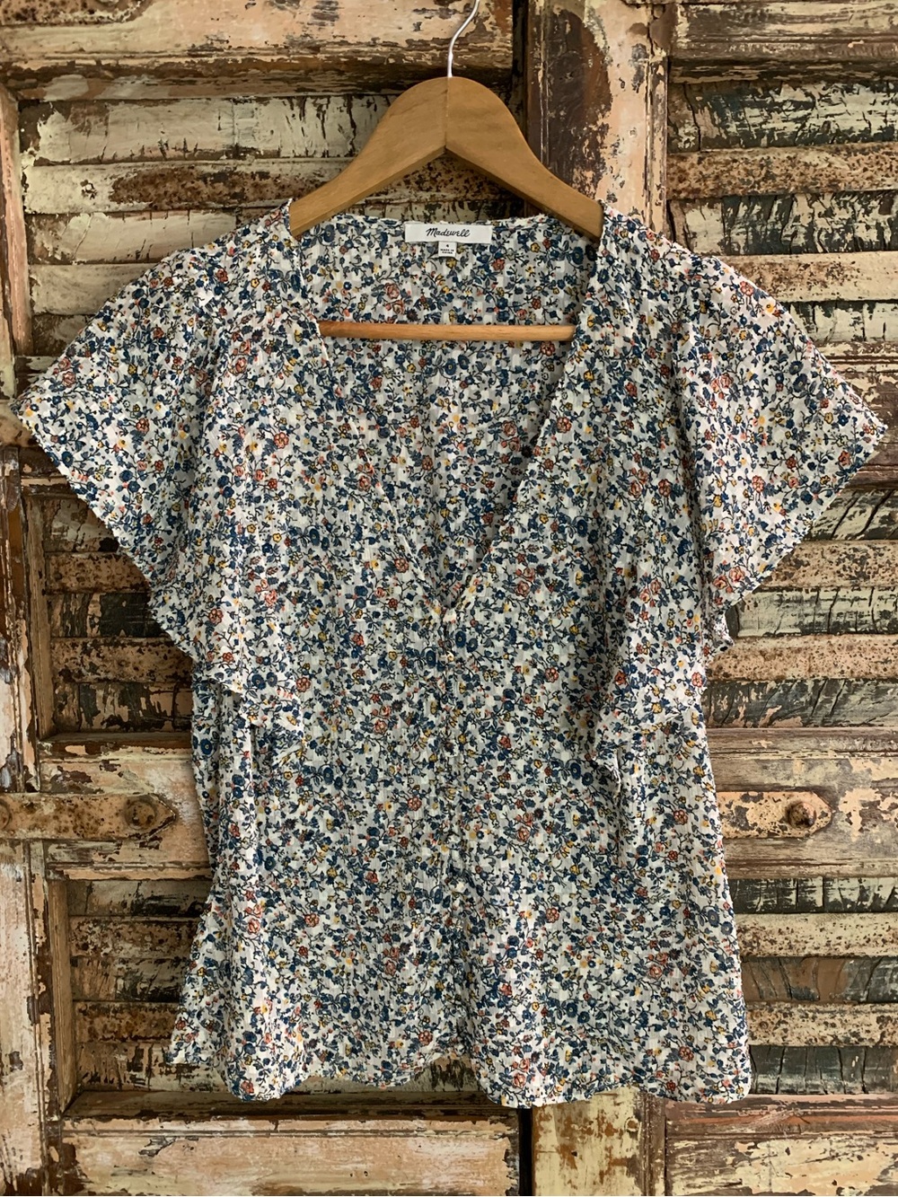 Madewell Carmelina Floral V-Neck Flutter Sleeve Top in Blossoming Vines, 4